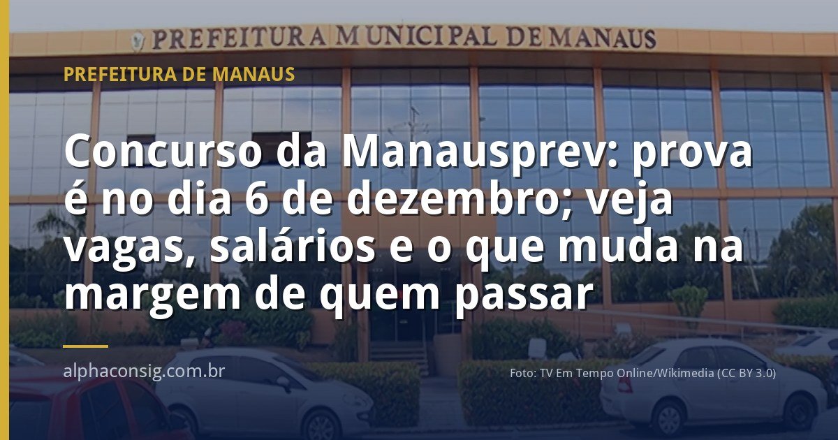 Servidora pública consulta no computador informações sobre concurso e contracheque em Manaus