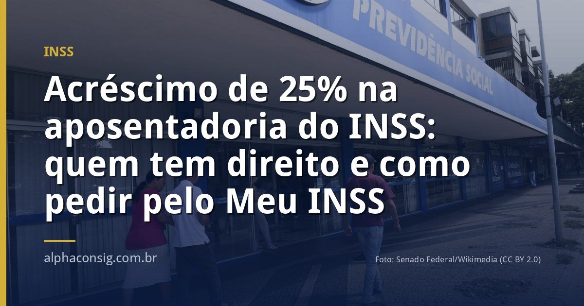 Pessoa idosa consultando o aplicativo Meu INSS no celular