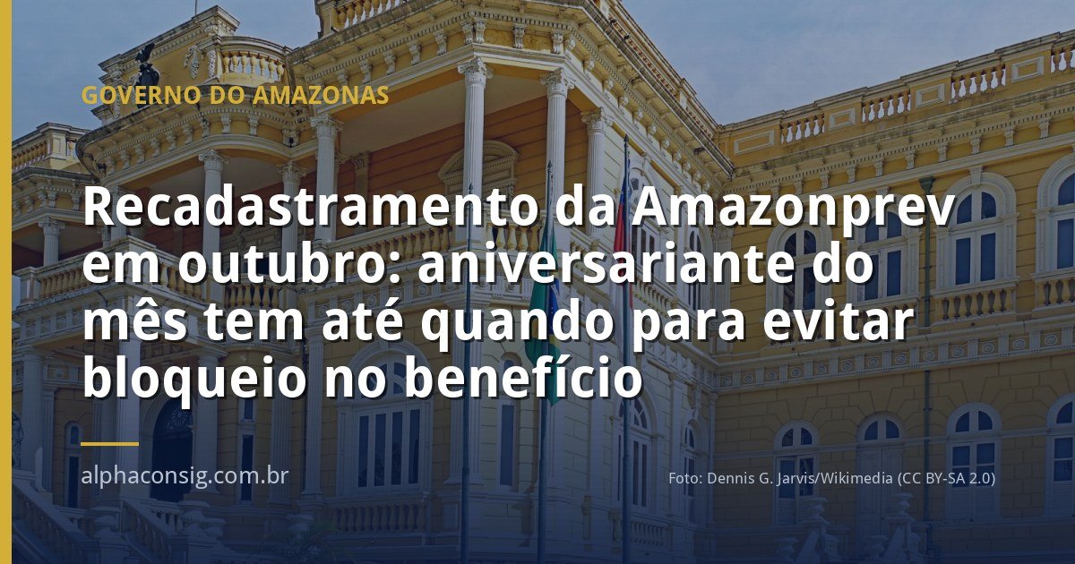 Aposentado consultando celular e documentos para fazer o recadastramento anual da Amazonprev